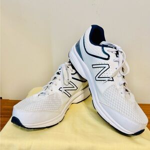 New Balance 411 v2 Men’s Walking Shoes, Size 9, New Without Box